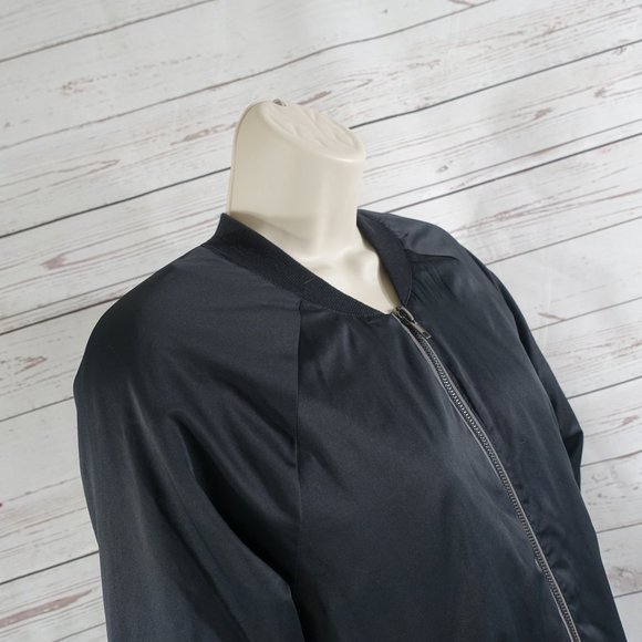 Fabletics Electra Puffy Bomber Semi Cropped Jacket - Picture 3 of 9